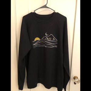 Sweatshirt by Serengetee
